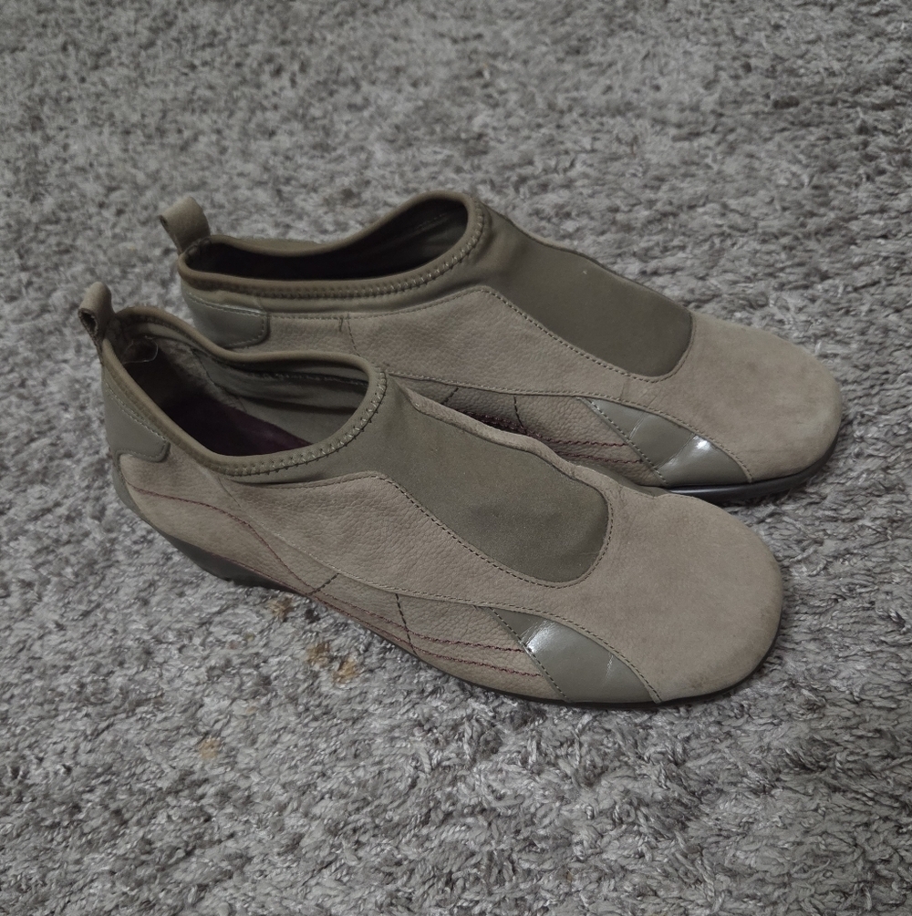 AEROSOLES Men's Green and Beige Casual Sneakers - Picture 2 of 10